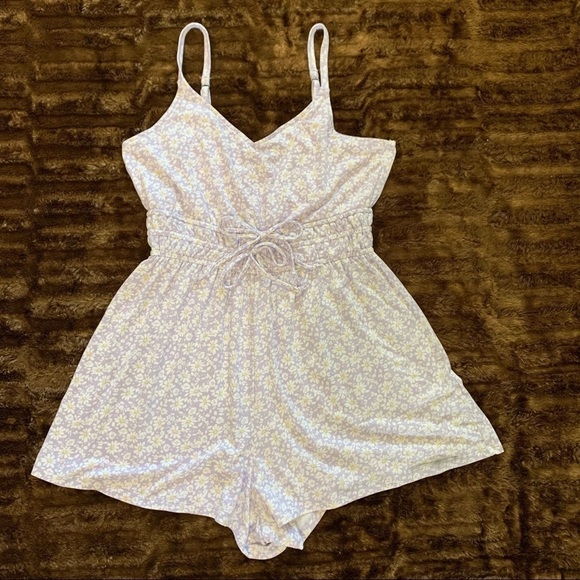 Hollister NWT Spaghetti Strap Cinched Waist Romper - Picture 2 of 11